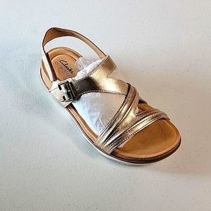 NIB Clark's Brynn Step Rose GoldLeather Sandal, Size 8.5 Wide